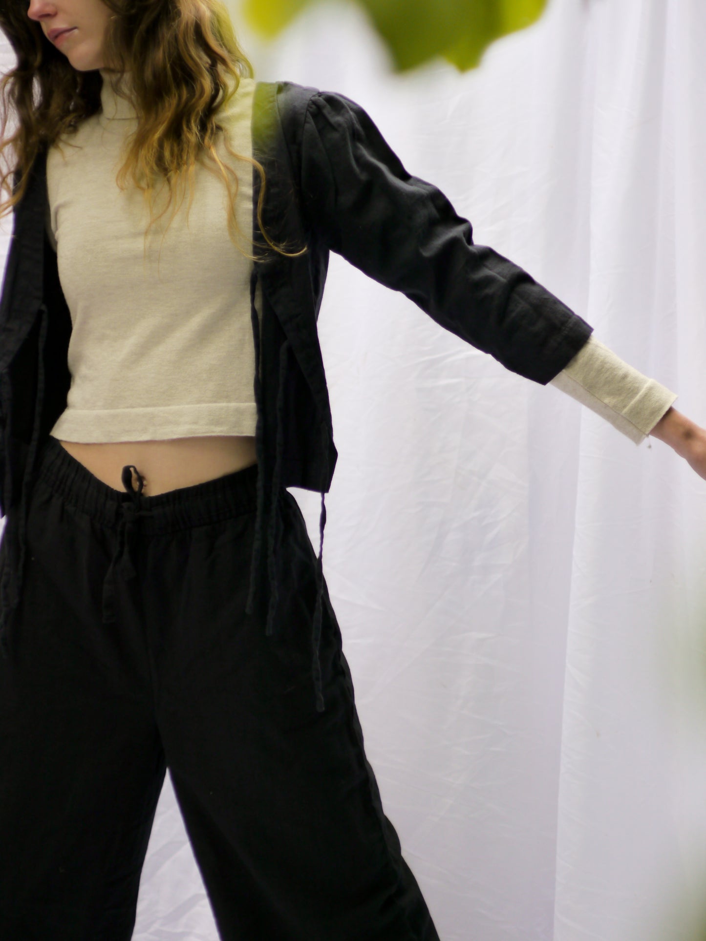 BLACK LINEN TOP